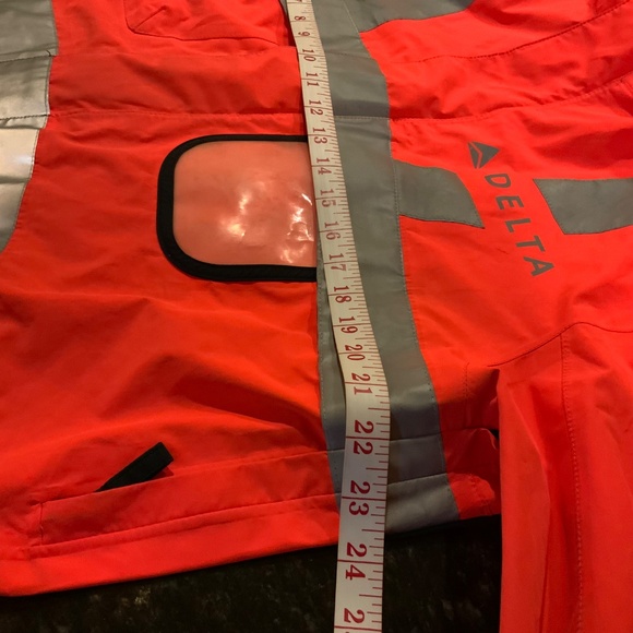 Delta Airlines Waterproof Hooded Reflective Jacket Size M Toll (by Lands End) - Picture 15 of 16